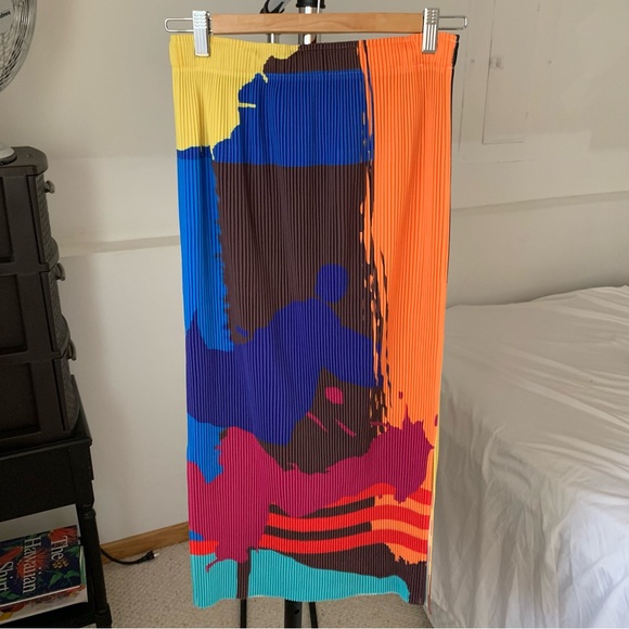 Vanite Couture Dresses & Skirts - Vanite Couture Pleated Multicolor Abstract Midi Skirt